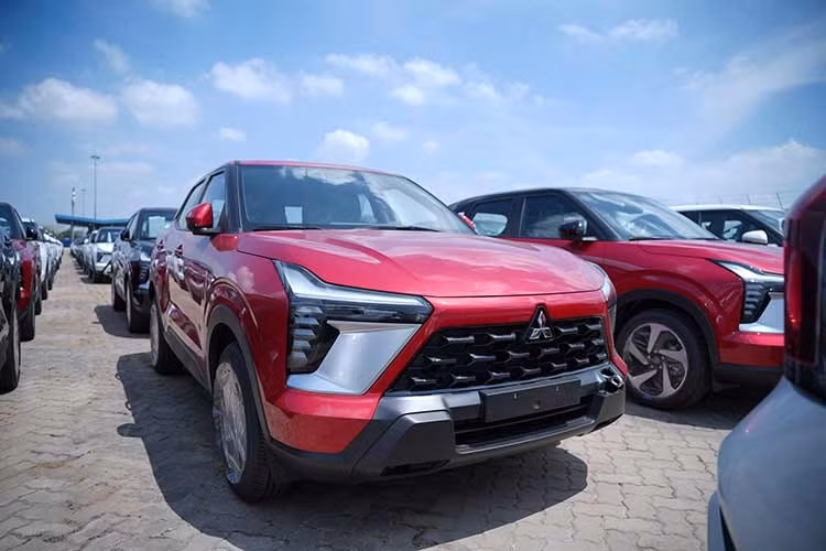 Trong lần ra mắt này, Mitsubishi Xforce 2026 nâng cấp đã được tinh gọn còn 3 phiên bản với sự xuất hiện của phiên bản Luxury hoàn toàn mới. Các phiên bản GLX và Ultimate được nâng cấp trang bị với mức giá mới hấp dẫn, tiếp tục mang đến những giá trị tối ưu cho khách hàng Việt.
