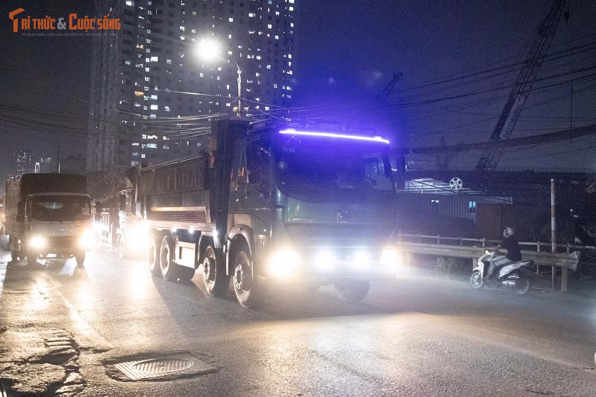 Ánh sáng quá mạnh từ một số phương tiện gây khó chịu, ảnh hưởng đến khả năng quan sát của người đi đường. Trong điều kiện giao thông đô thị đông đúc, người lái xe phải liên tục theo dõi phương tiện phía trước, phía sau, người đi bộ và các tình huống phát sinh tại nút giao. Khi bị ánh sáng chiếu trực tiếp vào mắt, khả năng nhận diện chướng ngại vật và khoảng cách có thể bị ảnh hưởng.