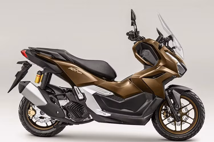 Xe được trang bị đầy đủ các công nghệ hỗ trợ người lái như Hệ thống dừng chờ Idling Stop, chìa khóa thông minh Smart Key, và đặc biệt là hệ thống kiểm soát lực kéo HSTC, giúp chống trượt bánh sau khi vận hành trên đường trơn trượt...