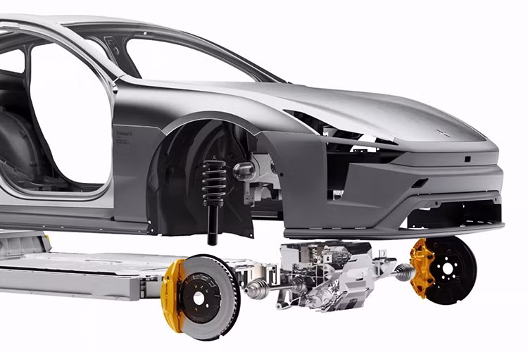 Thiết kế của Polestar 5 có nhiều cải thiện như đèn pha kép lưỡi và kính nóc xe nhưng kính sau được loại bỏ (giống với Polestar 4). Hệ thống gương hậu trên xe dựa trên camera.