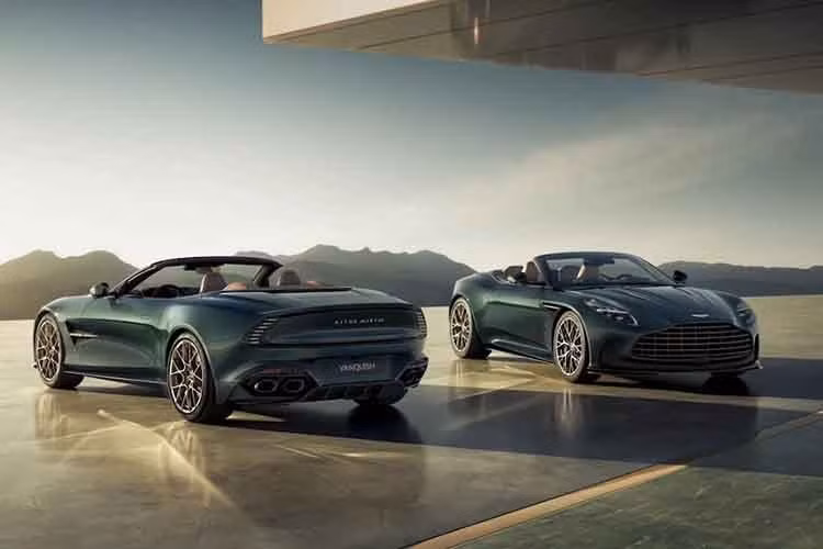 Aston Martin nổi tiếng với việc chế tác những chiếc xe mui trần đẹp nhất thế giới, và 2025 kỷ niệm 60 năm hãng ra mắt chiếc mui trần Volante đầu tiên - Short Chassis Volante đời 1965. Để đánh dấu sự kiện này, thương hiệu Anh Quốc đã tung ra các phiên bản đặc biệt của DB12 và Vanquish, được thiết kế bởi bộ phận cá nhân hóa Q by Aston Martin.