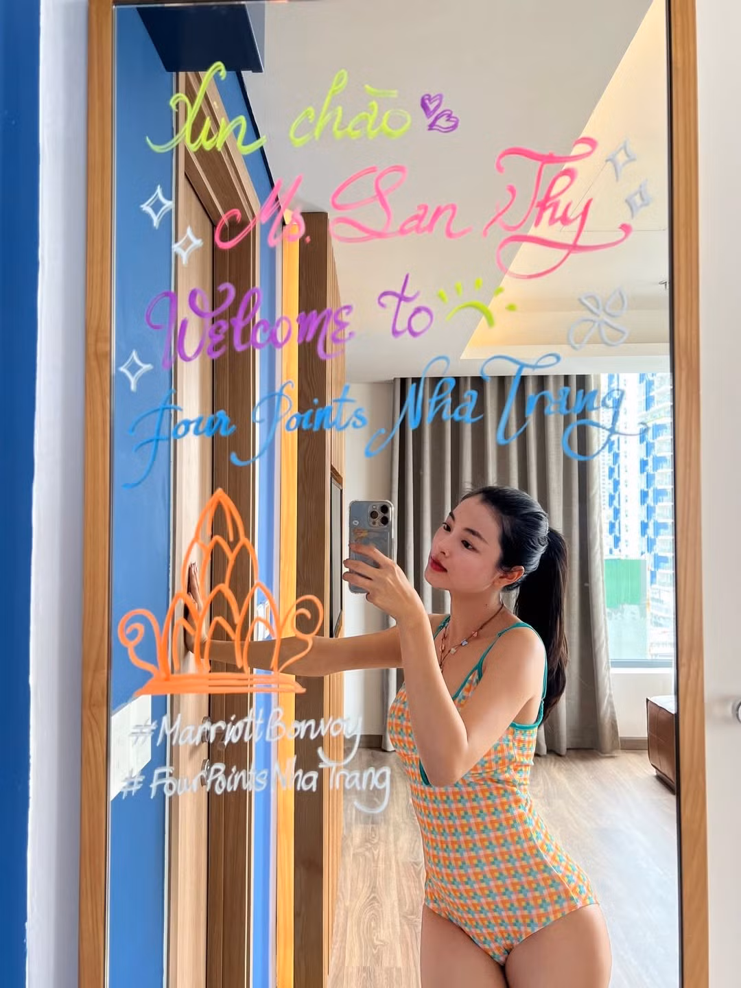 Gương mặt thanh tú với đường nét hài hòa, đôi mắt sáng và làn da mịn màng giúp Lan Thy toát lên nét cuốn hút rất riêng—dịu dàng nhưng không nhạt nhòa.
