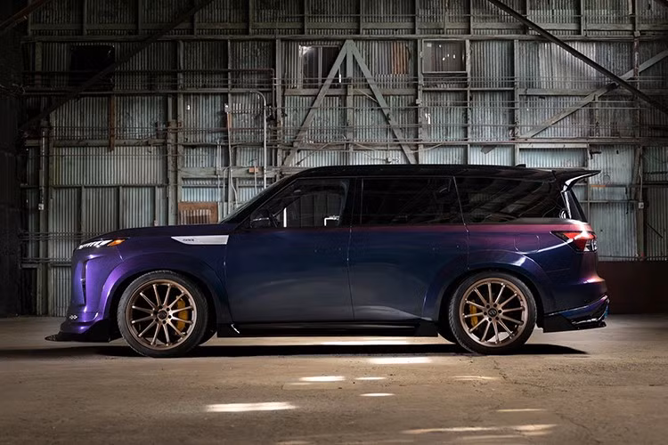 Infiniti QX80 R-Spec là dự án nâng cấp duy nhất với những thay đổi ấn tượng về thiết kế và hiệu năng vận hành. Ngoại hình Infiniti QX80 R-Spec sở hữu gói nâng cấp khí động học hầm hố.