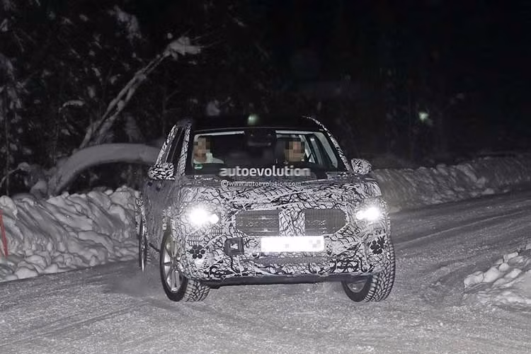 Dù lựa chọn hướng đi nào, Baby G-Class được kỳ vọng vẫn sẽ là một mẫu SUV off-road thực thụ, kế thừa tinh thần bền bỉ và khả năng vượt địa hình đặc trưng của dòng G-Class. Nếu đúng kế hoạch, mẫu xe này sẽ chính thức trình làng vào năm 2027, mở ra cơ hội sở hữu “G-Class thu nhỏ” với mức giá dễ tiếp cận hơn.