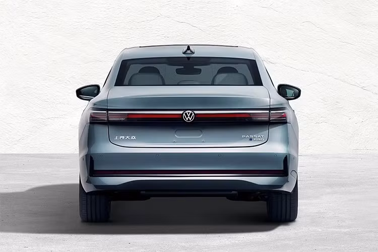 Xe đã được chuyển sang thế hệ mới vào tháng 9/2024 và đổi tên dòng sản phẩm thành Passat Pro. Passat ePro cũng là mẫu xe hybrid cắm sạc đầu tiên thuộc gia đình Volkswagen Pro. Giá bán của mẫu xe này tại thị trường Trung Quốc hiện vẫn còn là ẩn số.