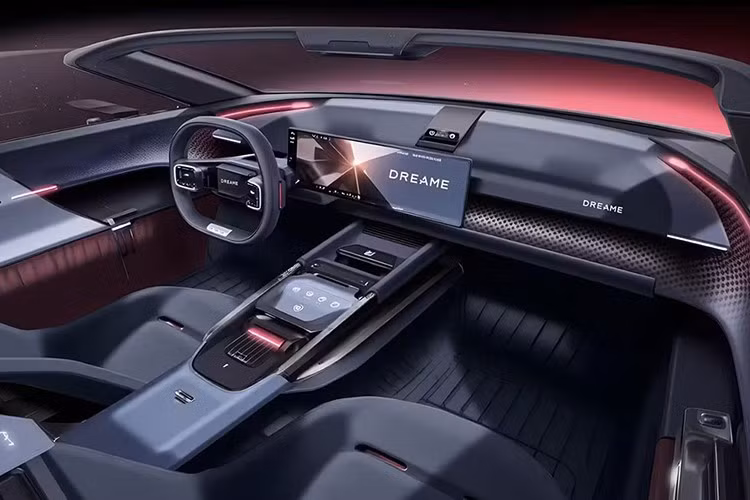 Giống phần đầu, đèn hậu cũng không khỏi gợi nhớ về Bugatti, cụ thể là cấu trúc đèn của đuôi Bugatti Divo. Cản sau tích hợp bộ khuếch tán hai lớp lớn, được thiết kế để tăng cường hiệu ứng khí động học và tăng lực ép xuống phía sau.