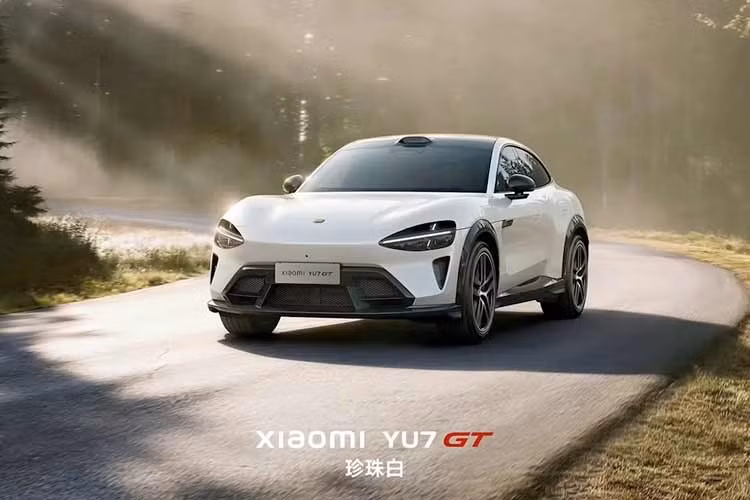 Xiaomi YU7 GT ra mắt thị trường với giá khởi điểm 389.900 nhân dân tệ (khoảng 1,5 tỷ đồng). Khách hàng cũng có thể lựa chọn gói “GT Sports Kit” với giá 34.000 nhân dân tệ (131,7 triệu đồng), hiện đang được bán với giá khuyến mãi có thời hạn là 14.000 nhân dân tệ (54,2 triệu đồng). Phiên bản cao cấp nhất “Big Full Pack” có giá 429.900 nhân dân tệ (1,666 tỷ đồng).