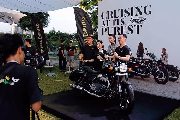 Trong sự kiện này, Royal Enfield Việt Nam giới thiệu 5 dòng xe môtô mới trải dài các phân khúc classic, naked-bike và adventure, bao gồm: mẫu Classic 350, Hunter 350, Himalayan 450, Guerrilla 450 và Super Meteor 650.