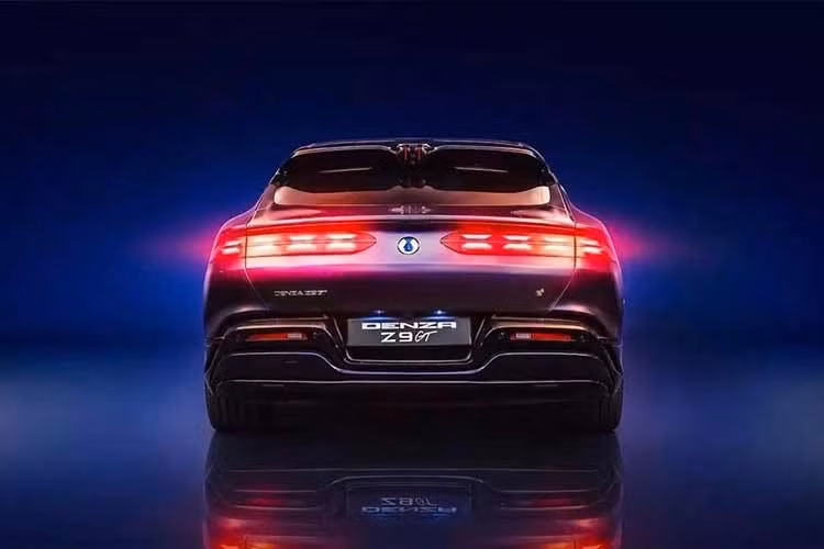 Mẫu shooting brake Denza Z9 GT có một không hai này được giới thiệu trong khuôn khổ các hoạt động của Liên hoan phim Cannes tại Antibes, Pháp. Xe được BYD mô tả là phiên bản độc nhất toàn cầu, được chế tạo riêng cho buổi đấu giá từ thiện.