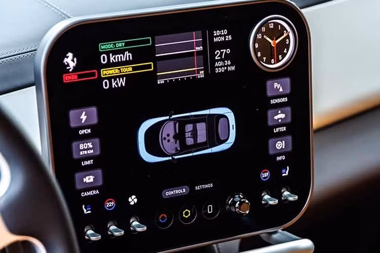 Không giống như YangWang U9 và Hyptec SSR, Ferrari Luce không phải là một mẫu siêu xe. Ferrari định vị đây là một mẫu grand tourer (GT) 5 chỗ chứ không phải một cỗ máy hiệu suất cao. Những mẫu GT thuần điện của Trung Quốc như Denza Z9 GT của BYD sở hữu thông số kỹ thuật tốt hơn, nhưng khoảng cách giá bán quá lớn đồng nghĩa với việc nhóm khách hàng của hai bên hầu như trùng nhau.