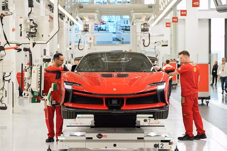 Ferrari Luce hướng tới những người tìm kiếm cảm xúc và niềm đam mê. Ngành công nghiệp ôtô Trung Quốc cũng đã có những bước tiến vượt bậc nhưng vẫn còn phải chờ xem liệu các mẫu xe của nước này có thể chuyển hóa năng lực kỹ thuật thành những giá trị cảm xúc đủ sức hấp dẫn thị trường hay không.