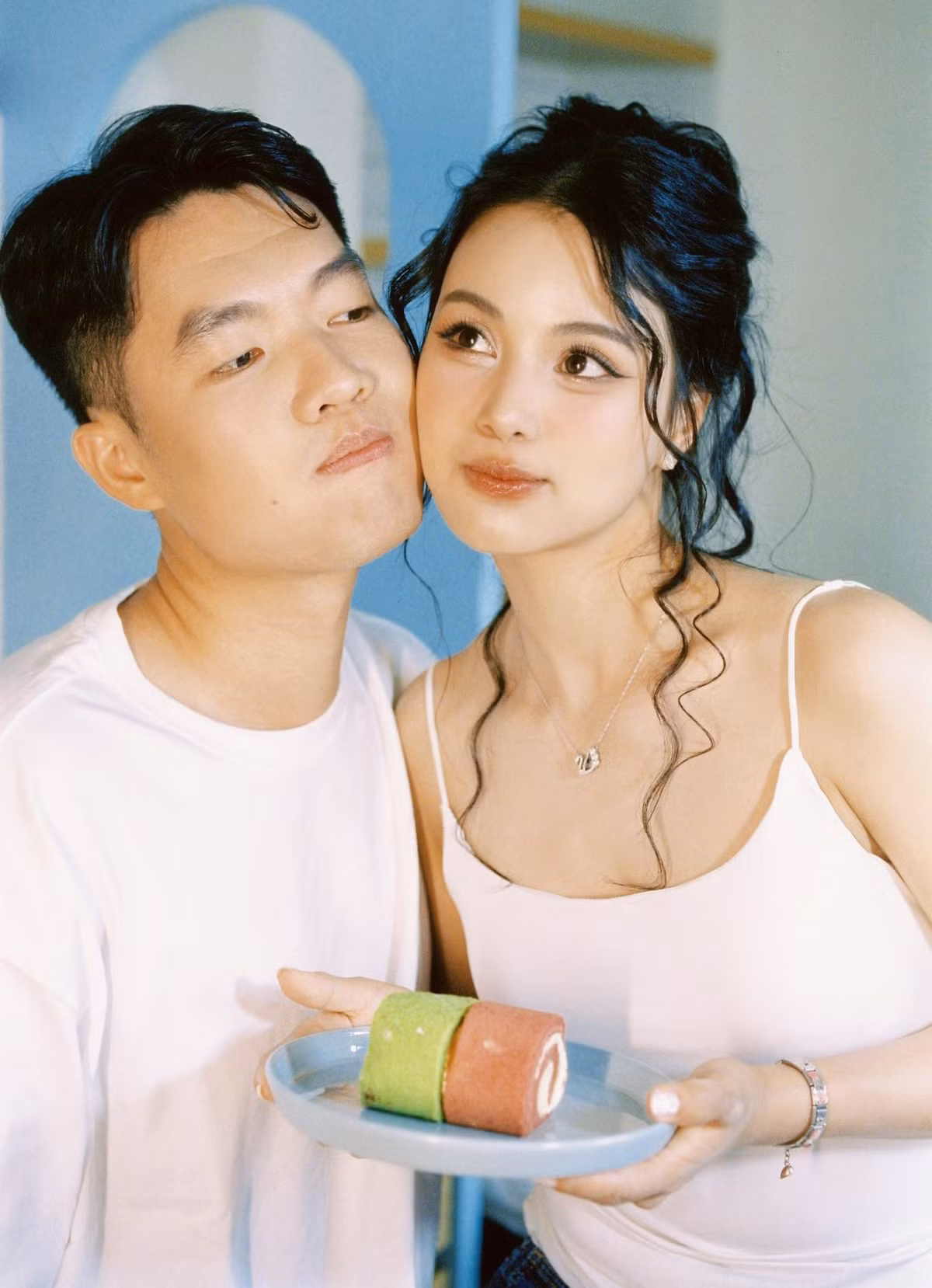 Chuyện tình của Ánh Nguyệt và Đức Phát được nhiều người ngưỡng mộ bởi sự kín tiếng nhưng bền chặt. Cả hai đều hoạt động trong môi trường thể thao đỉnh cao, thấu hiểu áp lực tập luyện, thi đấu và luôn ủng hộ nhau trên hành trình theo đuổi đam mê. Những khoảnh khắc đời thường giản dị, cùng nhau xuất hiện tại các sự kiện thể thao hay cổ vũ nhau thi đấu từng khiến người hâm mộ “tan chảy”.