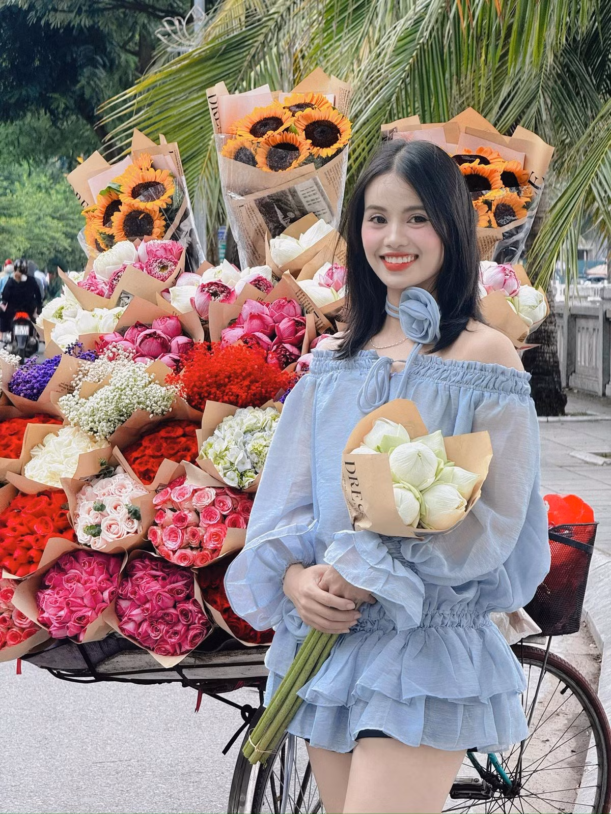 Bên cạnh sự tập trung, bản lĩnh trên sân bắn, Ánh Nguyệt còn ghi điểm với hình ảnh đời thường giản dị, tích cực và truyền cảm hứng cho nhiều bạn trẻ yêu thể thao.