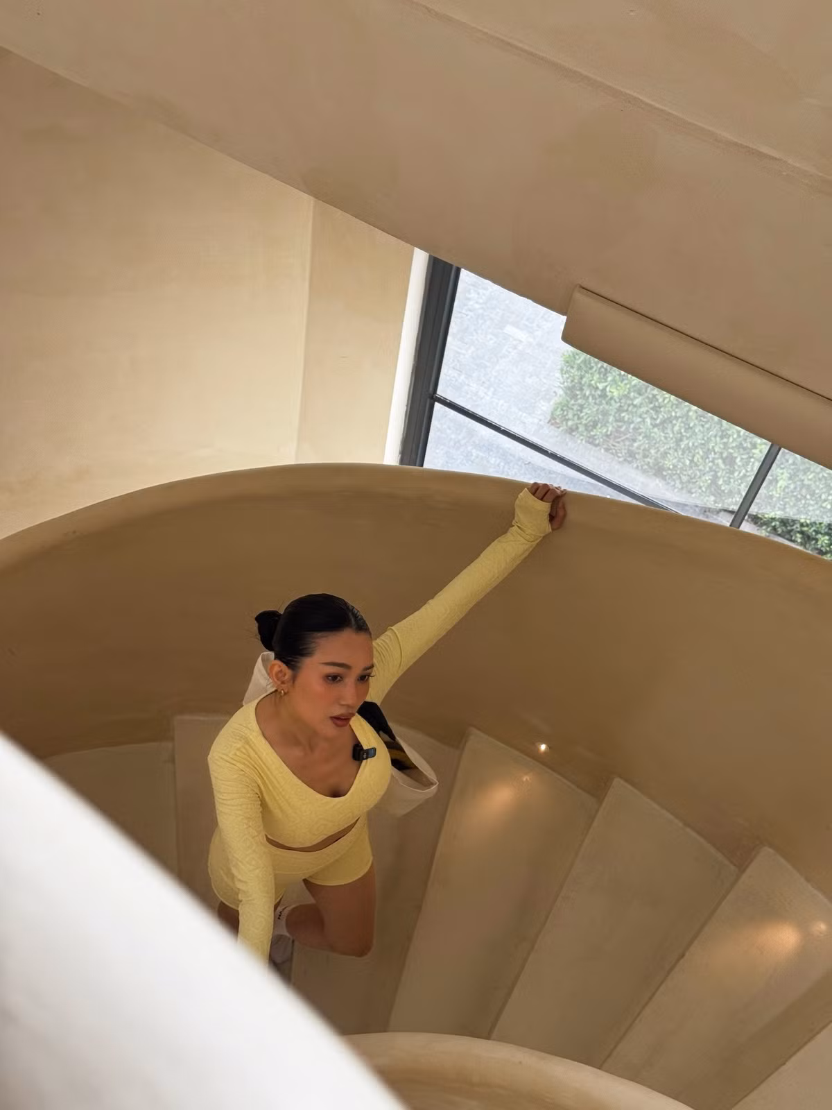 Sĩ Thanh liên tục duy trì việc tập gym, pilates và yoga để giữ dáng và cải thiện sức khỏe.