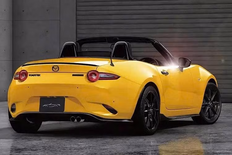 Tại thị trường Nhật Bản, MX-5 vốn được biết đến dưới tên gọi riêng là Mazda Roadster. Vàng Sunflower Yellow từng là màu sơn chính hãng dành cho Mazda MX-5 thế hệ NC. Màu này ra đời sau màu vàng Blazing Yellow Mica của thế hệ NB và vàng Sunburst Yellow của thế hệ NA.