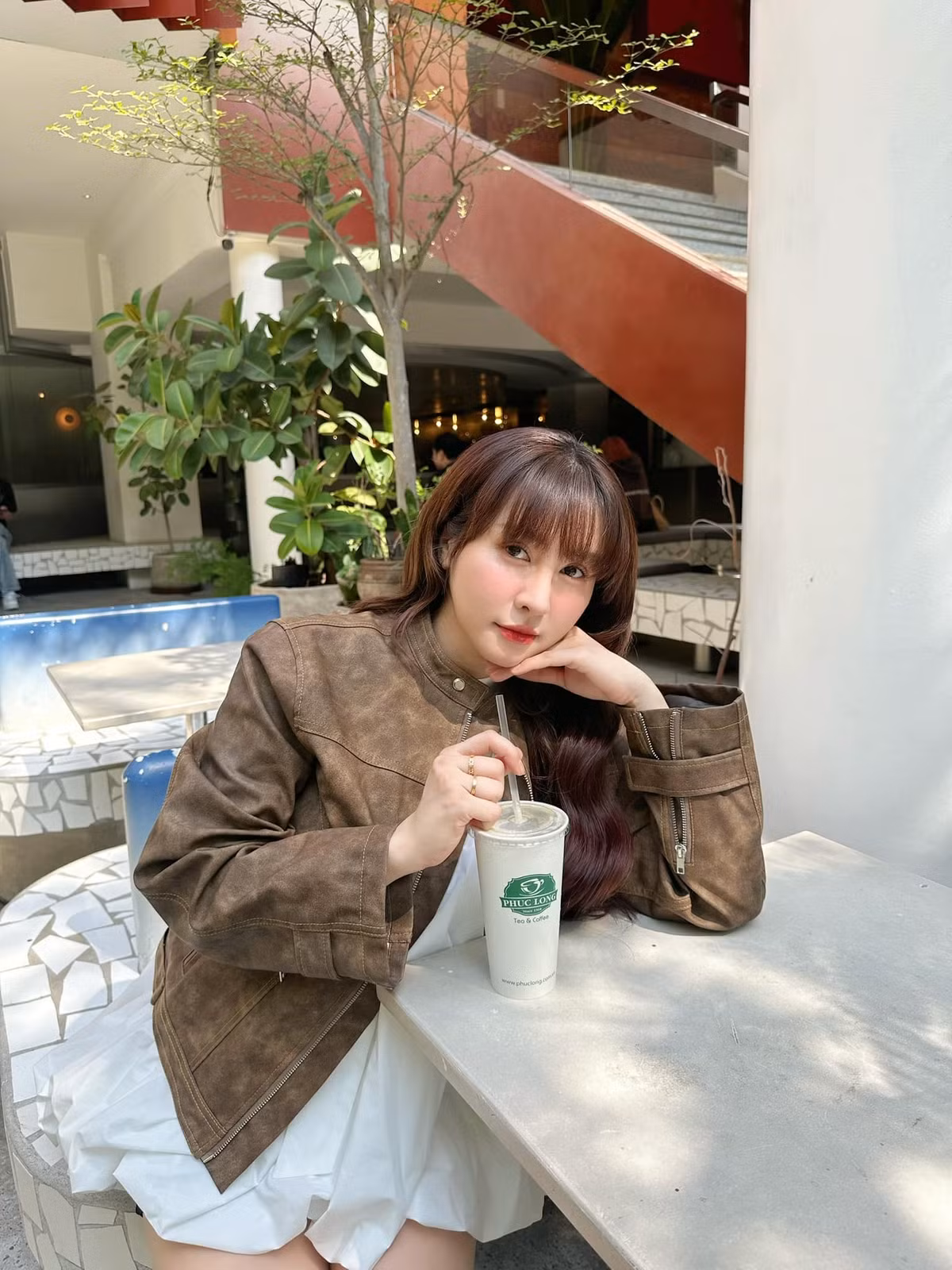 Chính nữ streamer cũng hỗ trợ hết mình, cổ vũ nhiệt tình mỗi khi chồng tuyển thủ thi đấu.