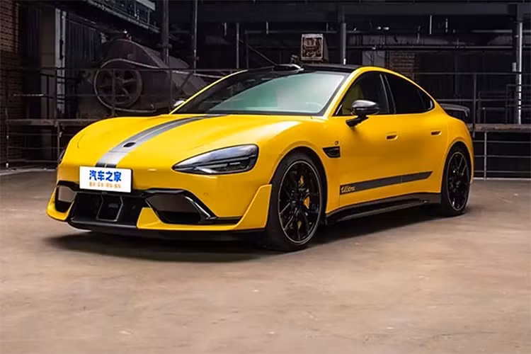 Chiếc SU7 Ultra được blogger rao bán là một trong những chiếc đầu tiên xuất xưởng, tuy chưa rõ tình trạng và lịch sử sử dụng. Nhưng với mức trượt giá lớn chỉ sau vài tháng, có thể thấy SU7 Ultra khó lòng trở thành “huyền thoại giữ giá” như mẫu SU7 tiêu chuẩn – vốn từng được bán lại với giá cao ngay cả khi đã lăn bánh hàng chục ngàn km.