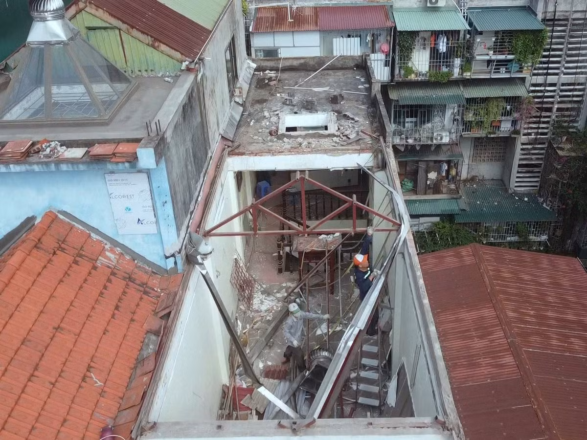 Dự án Trục không gian Quốc lộ 1A có chiều dài khoảng 36,3 km, đoạn từ đường Vành đai 1 đến nút giao Cầu Giẽ, đi qua 18 phường, xã của Hà Nội. Dự án được triển khai gắn với mục tiêu chỉnh trang, tái thiết đô thị dọc tuyến đường, đồng thời hoàn thiện mạng lưới giao thông của Thủ đô.