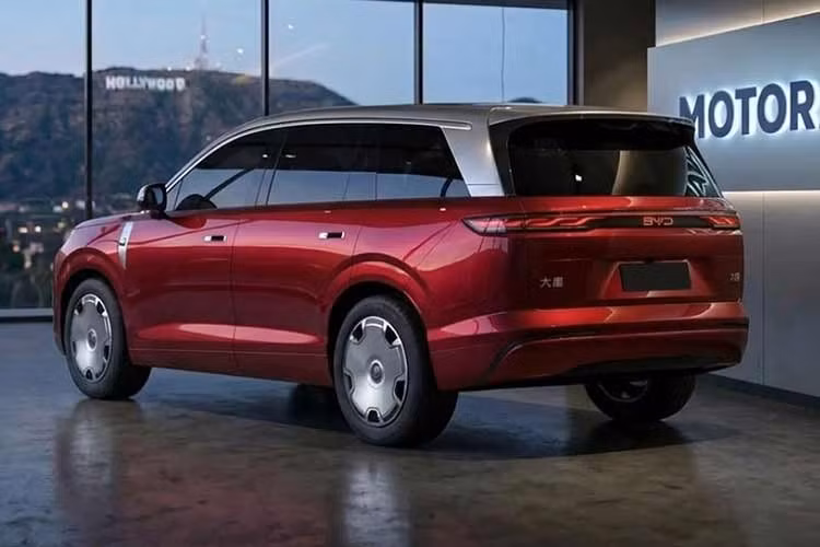 Trong khi đó, phiên bản cao cấp nhất có giá khoảng 320.000 nhân dân tệ (47.000 USD), sở hữu công suất lên tới 784 mã lực – vượt trội so với nhiều mẫu SUV điện cỡ lớn đang có mặt trên thị trường như Hyundai Ioniq 9 hay Kia EV9.