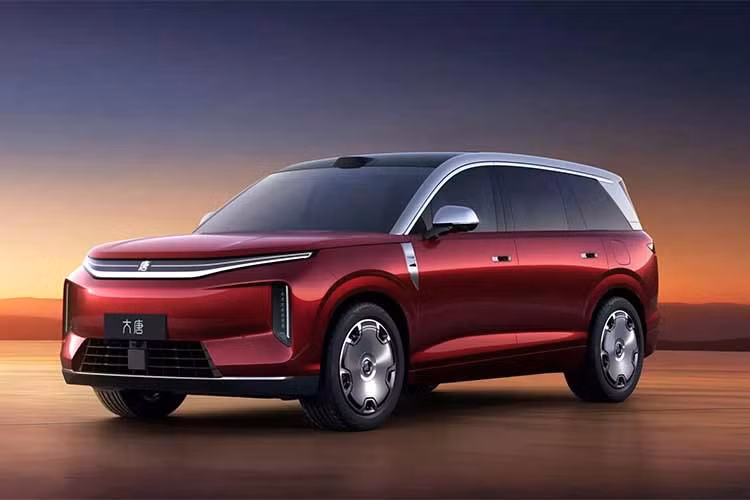 Hãng xe BYD đang cho thấy sức hút mạnh mẽ của mình tại thị trường ôtô điện Trung Quốc khi mẫu SUV điện cỡ lớn hoàn toàn mới Great Tang ghi nhận hơn 100.000 đơn đặt hàng trước chỉ sau hai tuần mở bán, dù khách hàng chưa được trải nghiệm thực tế xe.