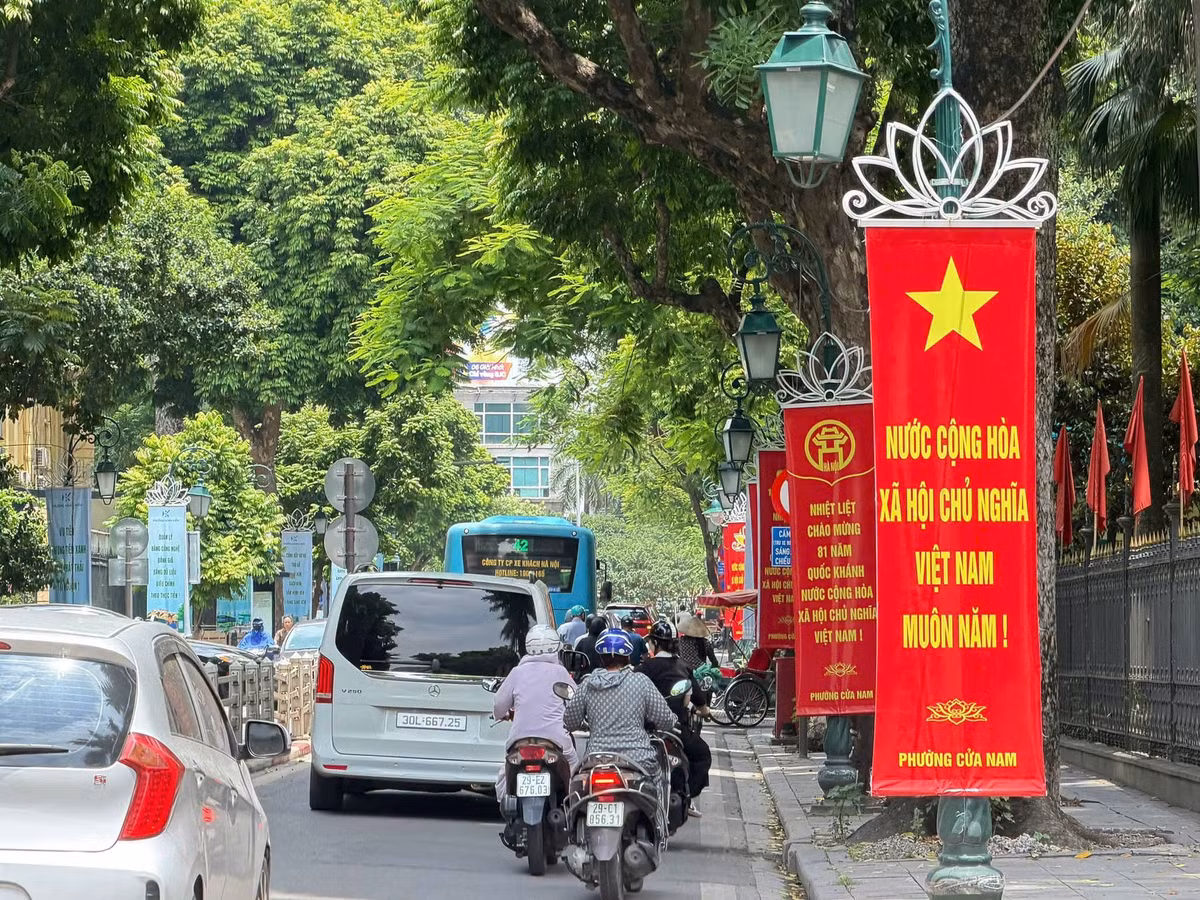 Gallery - [GALLERY] Hà Nội rực rỡ cờ hoa chào mừng Quốc khánh 2/9 - image 2