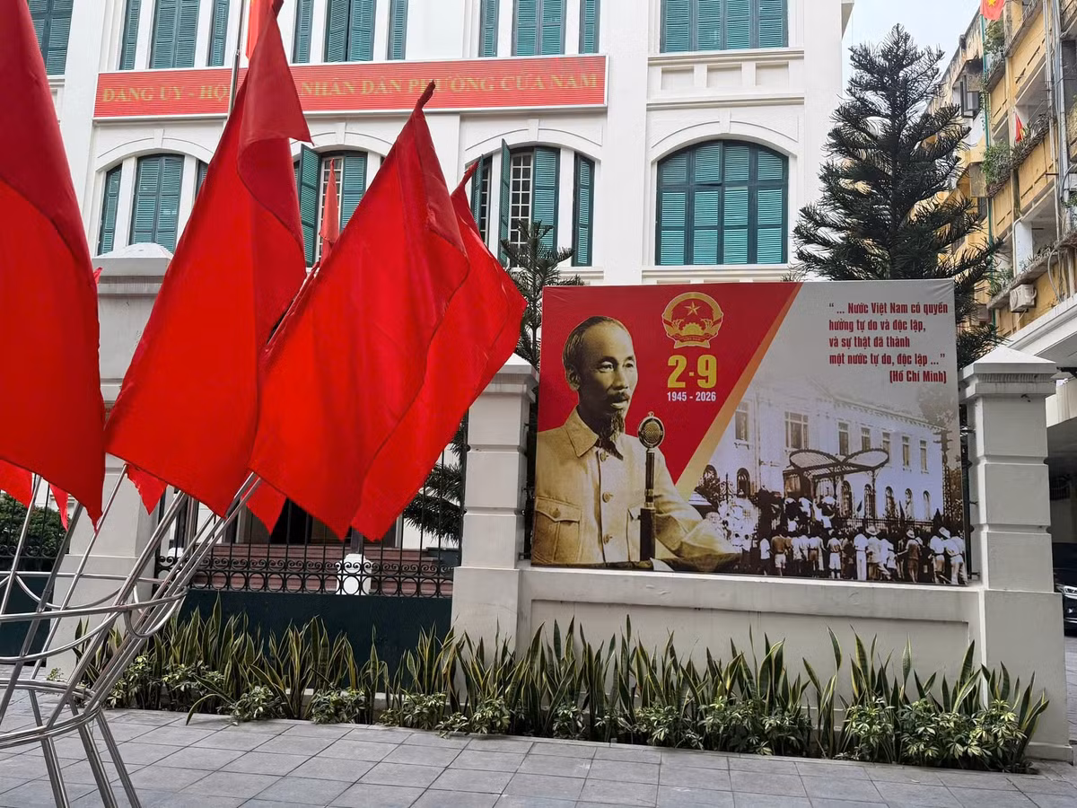 Gallery - [GALLERY] Hà Nội rực rỡ cờ hoa chào mừng Quốc khánh 2/9 - image 15