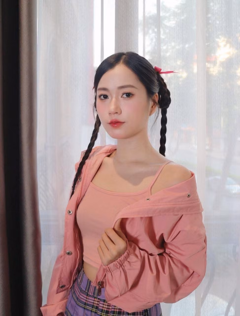 Lâm Vỹ Dạ liên tục góp mặt trong các show ăn khách, đồng thời mở rộng vai trò MC, diễn viên và khách mời trong nhiều chương trình lớn.