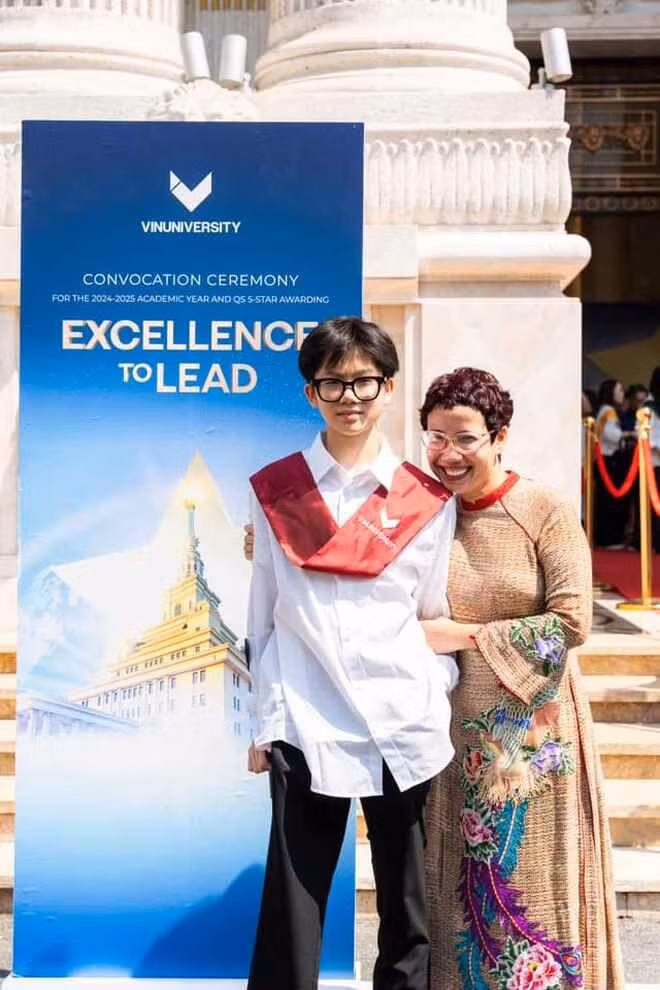 Trước đó, với hồ sơ dày thành tích học tập và hoạt động đã miệt mài chuẩn bị suốt ba năm trung học, Thiện Nhân được nhà trường cấp học bổng ở mức 85%.