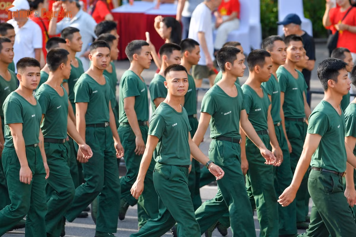 Gallery - [GALLERY] Hàng nghìn người tham gia sự kiện đi bộ “Cùng Việt Nam tiến bước”  - image 9