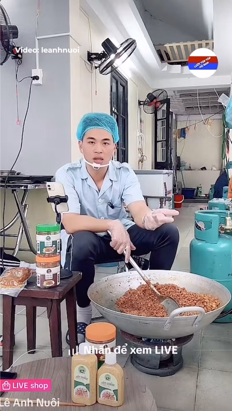 Nổi bật trong số này là tài khoản "Lê Anh Nuôi" có tick xanh với 13.000 người theo dõi và tài khoản "Lê Anh Nuôi - Đồng hành cùng binh nhí anh hùng 2025". Các khóa học được quảng cáo có giá lên tới vài triệu đồng.