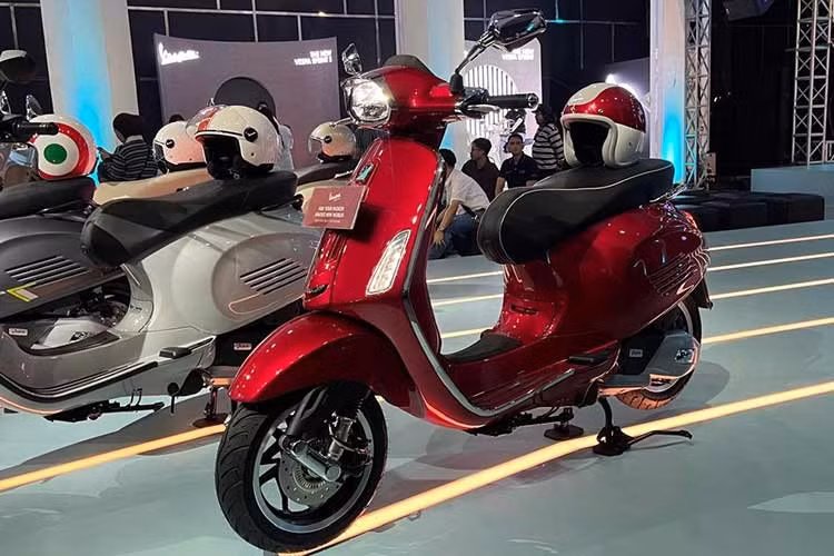 Các mẫu Vespa Primavera , Primavera S, Sprint và Sprint S hiện sử dụng bảng đồng hồ màn hình LCD đơn sắc với giao diện màu. Trong khi đó, Sprint Tech vẫn được trang bị màn hình TFT màu đầy đủ như mẫu xe trước đó.
