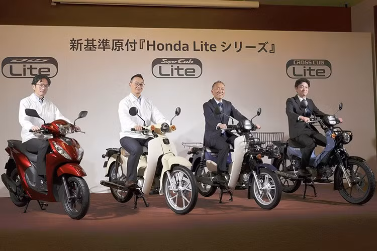 Tất cả 3 mẫu xe máy Honda Super Cub mới đều có giá rẻ hơn 11.000 yên so với phiên bản 110 cơ bản, lần lượt là 341.000 yên (Cub), 385.000 yên (Pro) và 401.500 yên (Cross Cub) (tương đương 59,5, 67,27 và 70,15 triệu đồng).