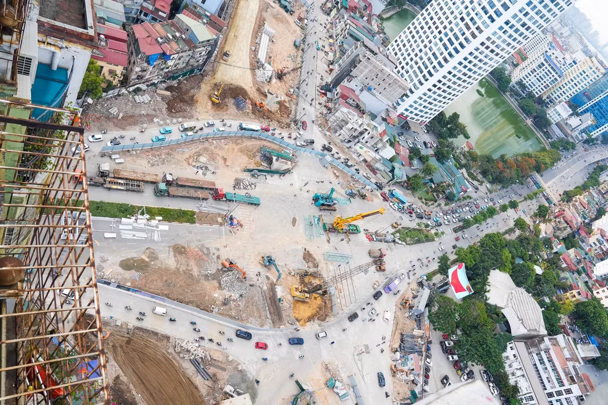 Đại diện dự án cho biết, công tác chuẩn bị đang được đẩy nhanh tiến độ để sẵn sàng triển khai các hạng mục xây dựng chính của tuyến đường sắt đô thị số 5 trong thời gian tới.