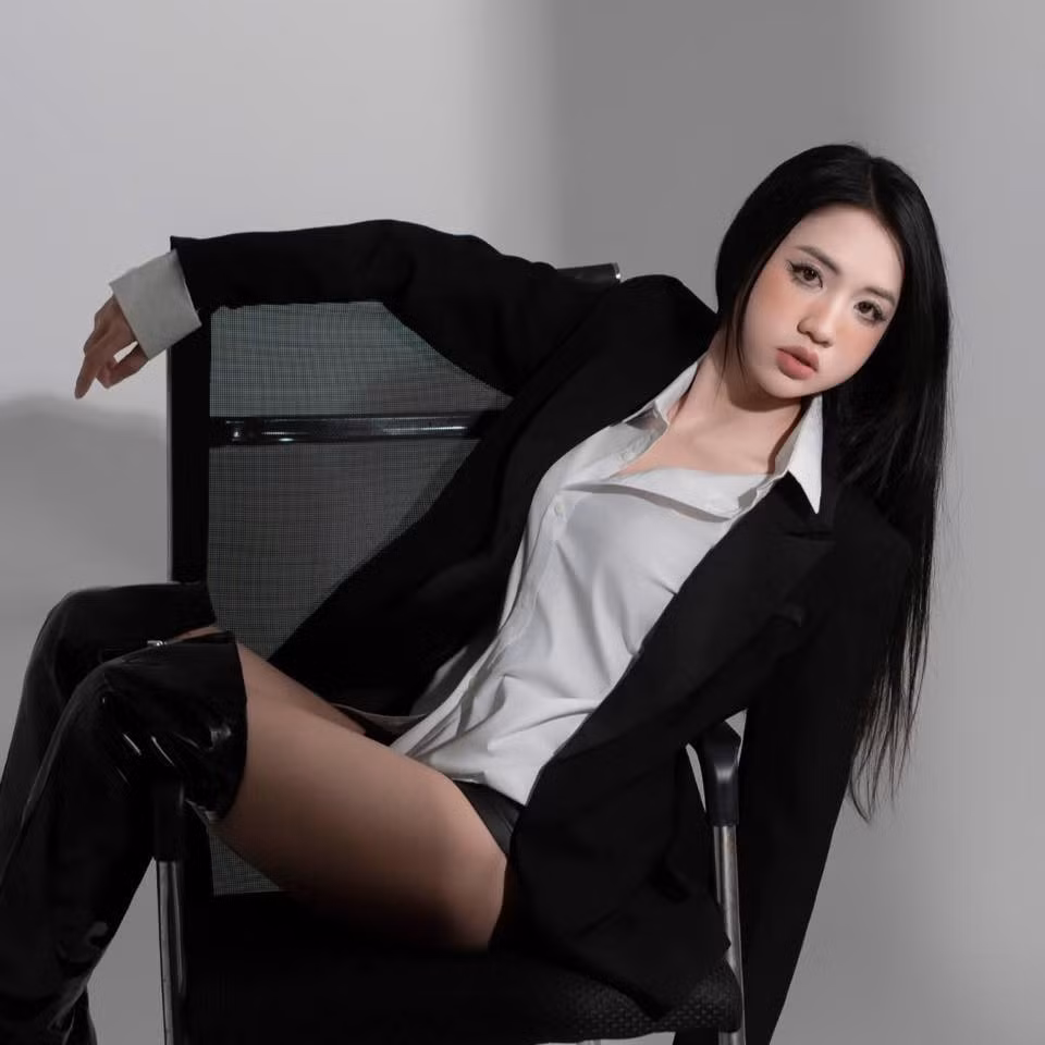 Bên cạnh những lời khen dành cho nhan sắc ngày càng thăng hạng, nhiều người hâm mộ cũng không quên nhắc đến hành trình sự nghiệp đáng nể của Trần Thị Duyên.