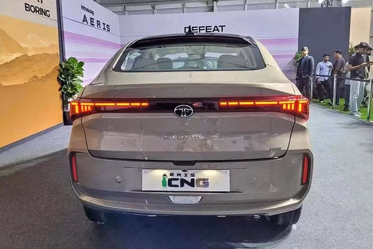 Động cơ xăng thông thường sản sinh công suất tối đa 85 mã lực trong khi phiên bản chạy bằng khí nén thiên nhiên CNG đạt 75 mã lực. Cả hai đều truyền sức mạnh tới bánh trước thông qua hộp số sàn 5 cấp hoặc hộp số tự động 5 cấp.