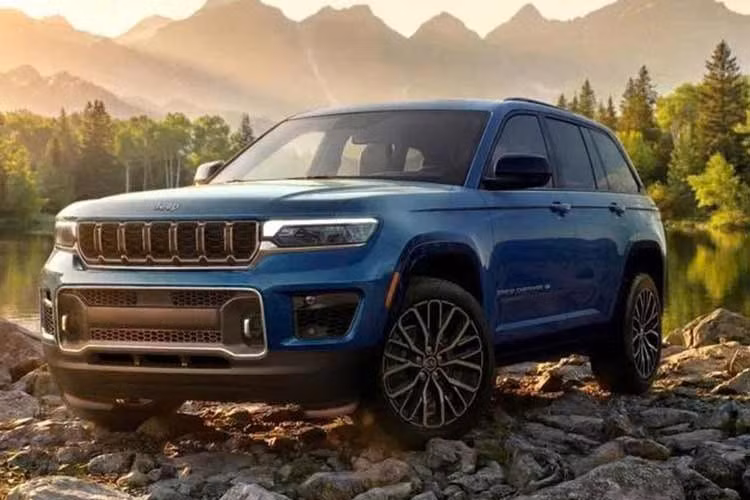 Trong tương lai, Jeep Grand Cherokee đời 2028 sẽ không còn cất lên tiếng gầm rú đặc trưng của khối động cơ V8. Thay vào đó, sức mạnh công suất lớn, mô-men xoắn uy lực cùng khả năng kéo vượt trội sẽ trở thành điểm nhấn cốt lõi để thu hút khách hàng.