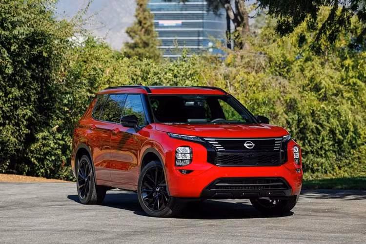 Nissan vừa công bố mức giá chính thức cho phiên bản Plug-In Hybrid 2026 của mẫu Rogue (hay còn có tên gọi tại các thị trường khác là X-Trail), với giá khởi điểm từ 45.990 USD (khoảng hơn 1,18 tỷ đồng), cao hơn tới 16.900 USD so với phiên bản tiêu chuẩn.