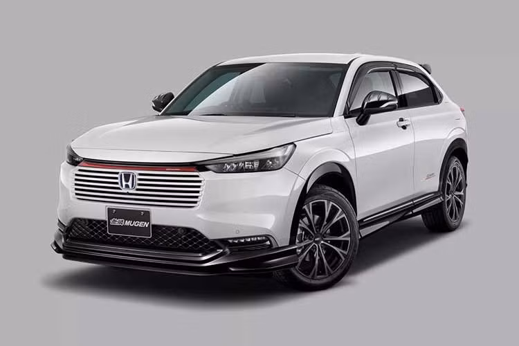Gói nâng cấp mới của Mugen được phát triển dựa trên bộ phụ kiện từng giới thiệu cho Honda Vezel từ năm 2021, nhưng đã được tinh chỉnh để phù hợp với thiết kế của bản facelift thế hệ mới.
