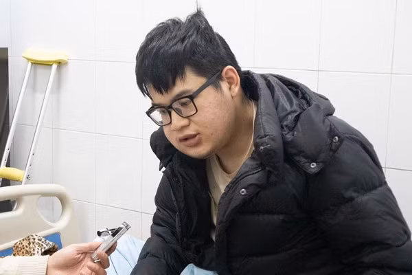 Long Chun (tên thật là Trần Hoàng Long, sinh năm 1994) ở Hà Nội. Anh được nhiều người biết đến nhờ các clip hài hước trên mạng xã hội.