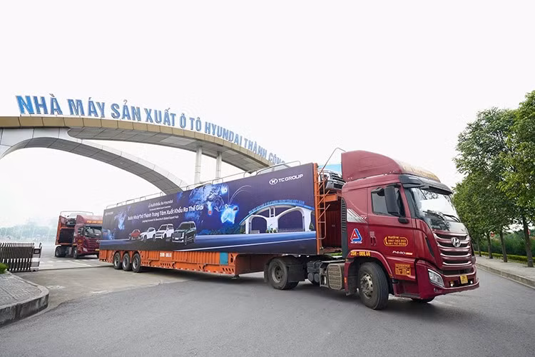 Song song với hoạt động sản xuất, Hyundai Thành Công đã trở thành động lực quan trọng cho sự phát triển kinh tế địa phương và ngành công nghiệp ôtô nước nhà. Hiện tại, doanh nghiệp tạo việc làm trực tiếp và gián tiếp cho khoảng 3.300 lao động, kết nối với hơn 50 nhà cung cấp trong mạng lưới công nghiệp hỗ trợ, đồng thời duy trì vị thế Top 3 đơn vị đóng góp ngân sách lớn nhất ngành ôtô trong năm tài chính 2025.