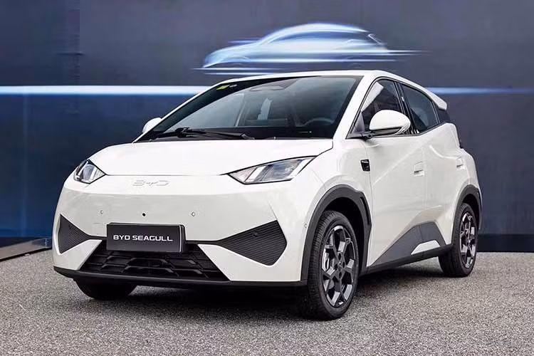 Trước thành công của Geely EX2 hay còn gọi là Xingyuan ở Trung Quốc, ngày càng có nhiều đối thủ gia nhập phân khúc xe điện hatchback cỡ nhỏ này, bao gồm Arcfox T1 ra mắt năm ngoái và Leapmotor A10 được giới thiệu vào tháng trước.
