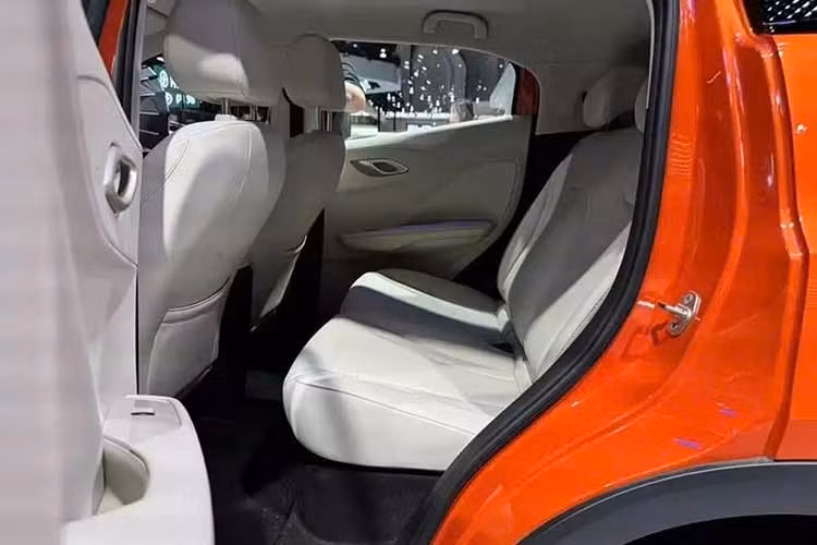 Một số đại lý cho biết bản cao cấp có thể được nâng phạm vi hoạt động từ 405 km lên 505 km theo tiêu chuẩn CLTC của Trung Quốc. Tuy nhiên, hãng BYD vẫn chưa chính thức xác nhận thông tin này. Với việc BYD Seagull 2026 đã ra mắt tại triển lãm, nhiều khả năng xe sẽ sớm được bán ra thị trường. Giá bán của xe hiện vẫn chưa được công bố.