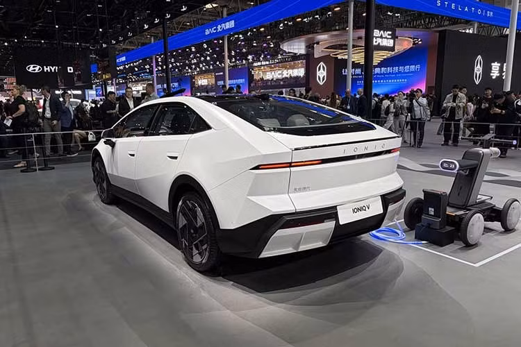 Theo hãng xe Hyundai, hãng đang xây dựng một hệ sinh thái dành riêng cho người tiêu dùng Trung Quốc mang tên Ioniq Universe. Trong đó, người dùng Trung Quốc được định vị là trung tâm, tức “Mặt Trời”.