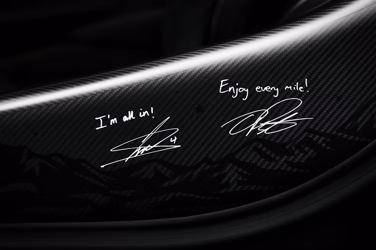 Chiếc 750S Spider được thiết kế riêng này sẽ được trưng bày tại trung tâm trải nghiệm McLaren bên trong Khách sạn Wynn Las Vegas từ ngày 13 đến ngày 20/11/2025, trước thềm giải đua xe Công thức 1 Las Vegas, trước khi bàn giao lại cho chủ xe.