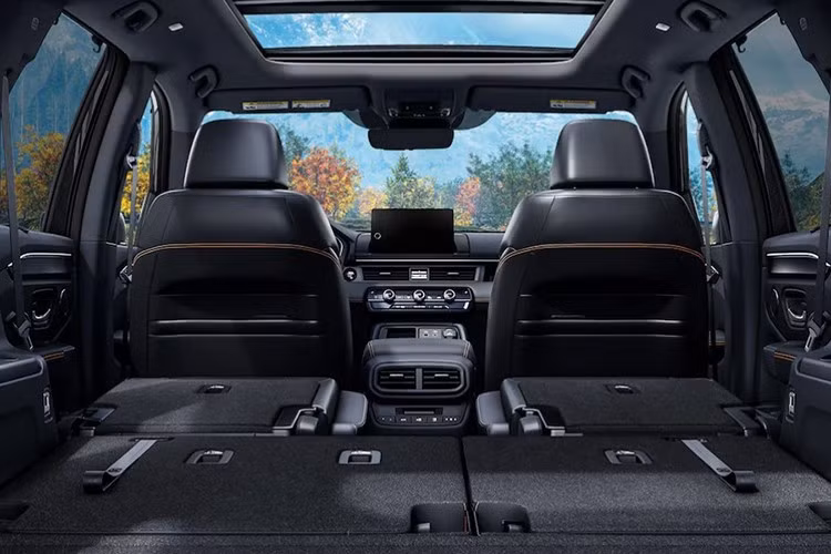 Hệ thống an toàn Honda Sensing được nâng cấp với tính năng phanh sau va chạm (Post-Collision Braking), giúp giảm nguy cơ va chạm liên tiếp sau tai nạn. Tuy nhiên, phiên bản Pilot 2026 vẫn chưa có tùy chọn hybrid.