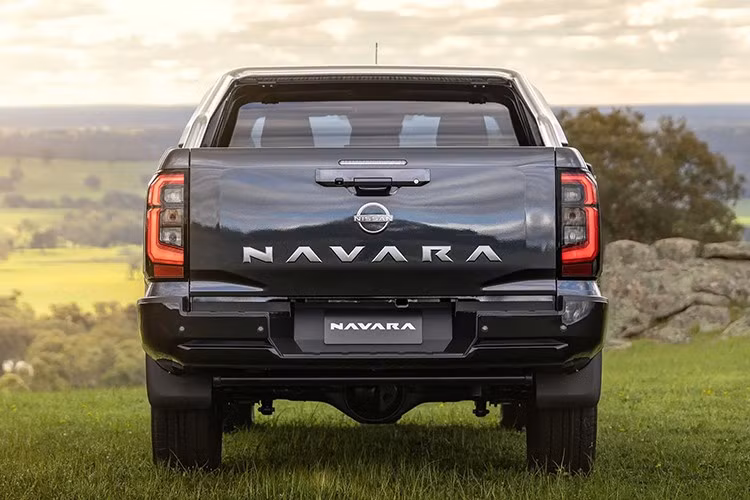 Ngoài ra, người dùng có thể cá nhân hóa mẫu xe bán tải Nissan Navara 2026 thế hệ mới với nhiều phụ kiện như bull bar bằng thép, mui che thùng, ống thở, nắp cuộn và nhiều tùy chọn khác.
