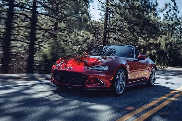 Vì vậy, nếu MX-5 thực sự trở lại thị trường Việt Nam, mẫu xe thể thao mui trần này nhiều khả năng sẽ chỉ dành cho những người có niềm đam mê sâu sắc và sẵn sàng đầu tư cho trải nghiệm lái đặc biệt.