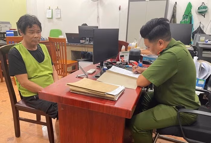 Hoàng Văn Quân tại cơ quan công an.
