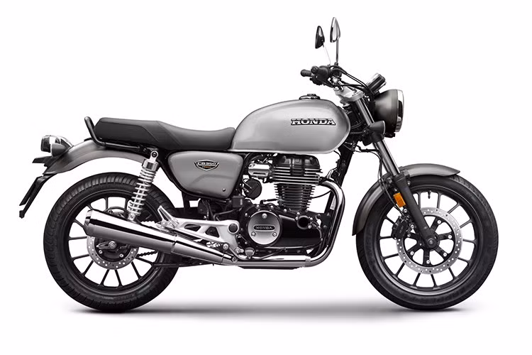 So với phiên bản cũ, Honda CB350 H’ness chỉ có thêm 2 màu sắc mới, bao gồm đỏ đen và xám đen. Sự kết hợp hài hòa giữa gam màu mới và các chi tiết mạ crôm tạo nên diện mạo vừa cổ điển, vừa hiện đại. Trong khi đó, thiết kế và trang bị của Honda CB350 H’ness phiên bản mới không có gì thay đổi.