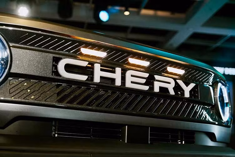 Tuy nhiên, mẫu xe bán tải Chery Stockman không phải là một cái tên mới. Suzuki đã sử dụng tên gọi này từ cuối những năm 1970 khi các phiên bản bán tải của dòng xe địa hình LJ và Jimny lấy cảm hứng từ Jeep được bán với tên Stockman đồng thời được quảng bá là những mẫu xe nông trại dẫn động bốn bánh.